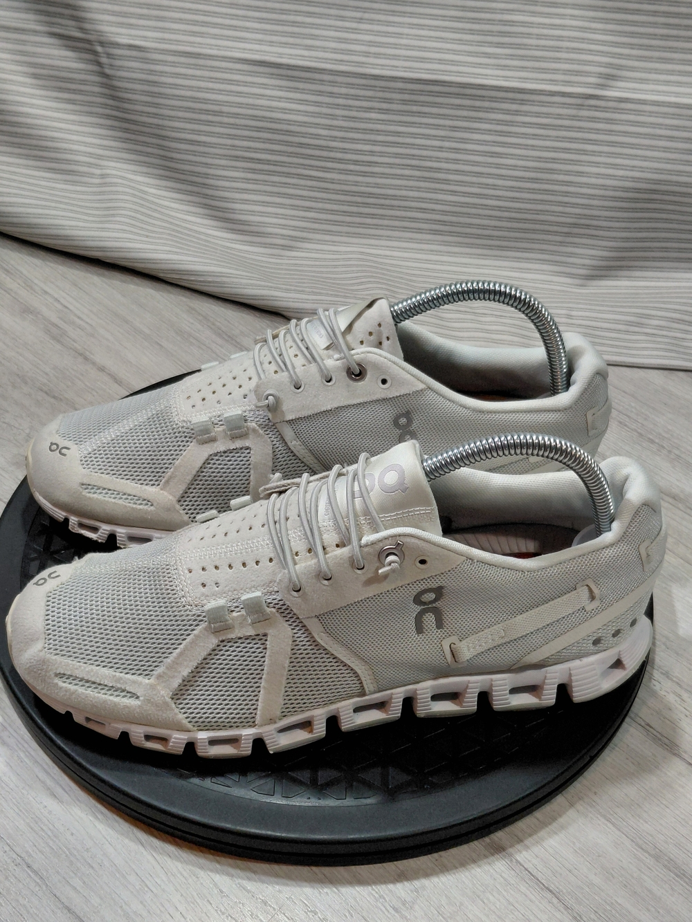 On Cloud 5 Womens Running Shoes Lightweight Glacier White Soft Sage SIZE 8